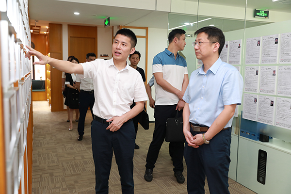 長沙市市場監(jiān)督管理局副局長宋小軍一行調(diào)研恒昌醫(yī)藥集團(tuán)